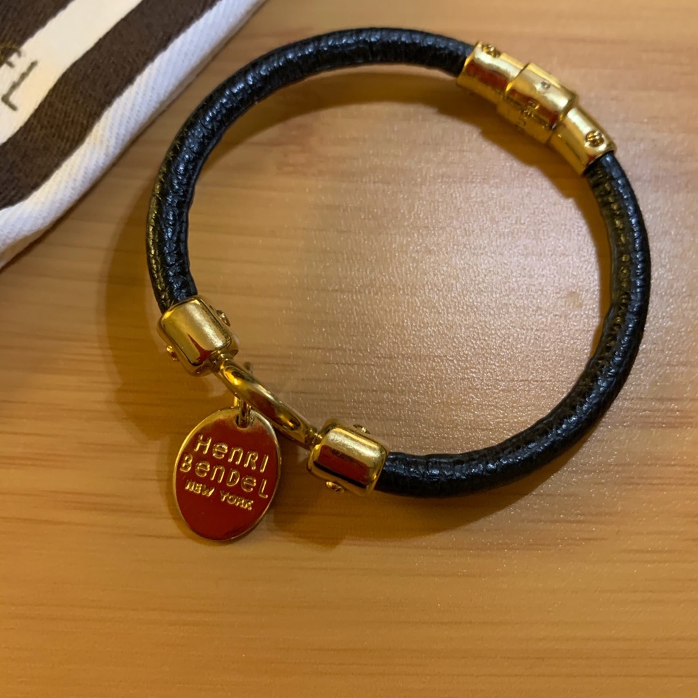 Original Henry Bendel magnetic bracelet. - Picture 7 of 8